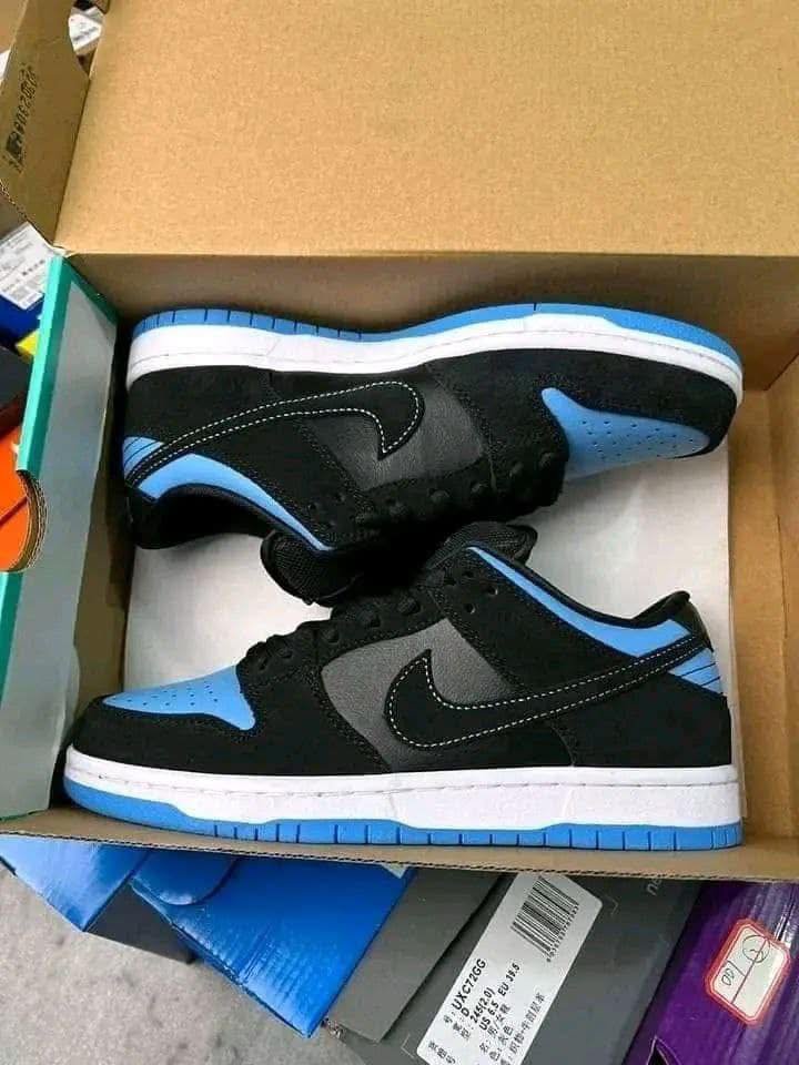 pallet of sneakers pallet of sneakers