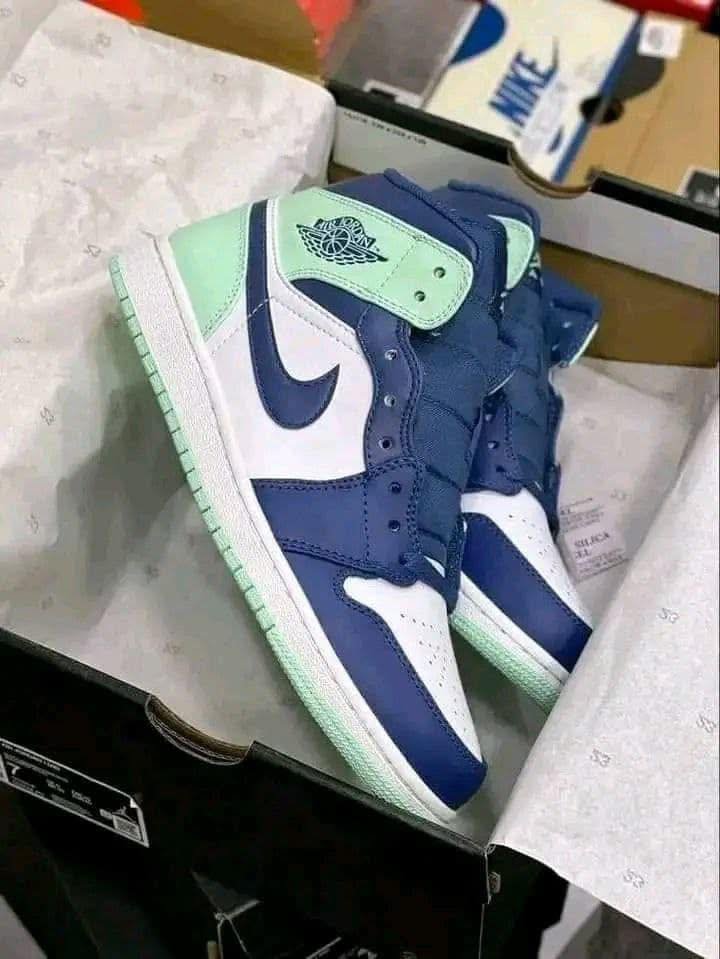 pallet of sneakers pallet of sneakers